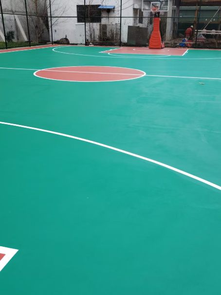 抱罗镇 球场长期使用易出现地面开裂